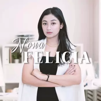 wanita muda, wanita profesional, bisnis, kantor, muda, cantik, pakaian kerja, blus hitam, blazer putih, kalung, rambut hitam, tatapan mata, serius, percaya diri, wanita karir, gaya profesional, potret, studio, pencahayaan alami, fokus, latar belakang buram, modern, elegan, latar belakang putih, minimalis, wajah, penampilan, citra diri, wanita indonesia, nona felicia