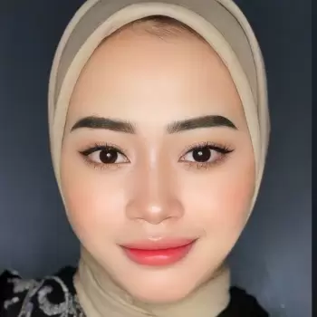 wanita, hijab, muslimah, cantik, wajah, model, selfie, potret, kecantikan, makeup, mata, bulu mata, alis, bibir, senyum, lembut, muda, asia, sopan, pakaian muslim, modis, elegan, glamor, natural, glowing, cerah, dagu, hidung, pipi, lembut